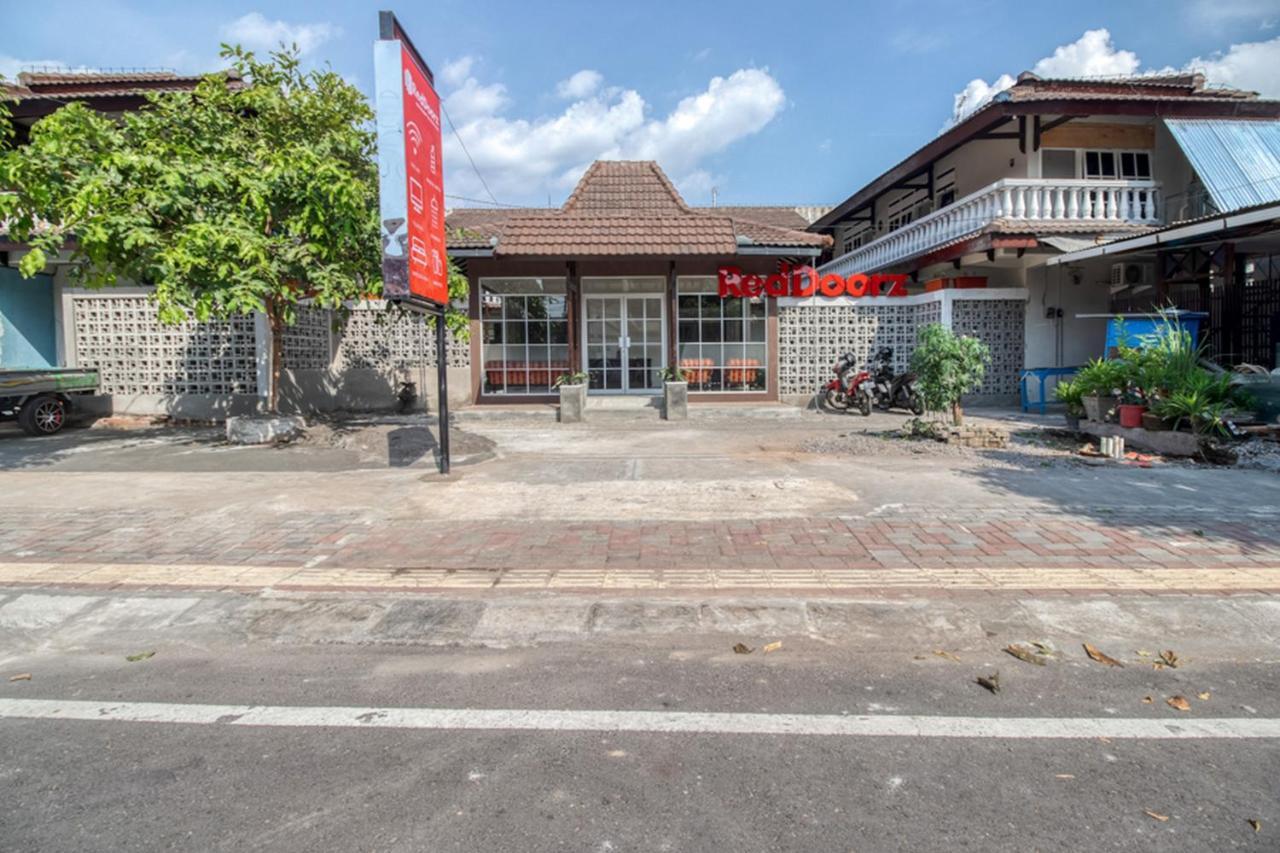Hotel Reddoorz Near Malioboro Tugu Station Jogja 2 Yogyakarta Exterior foto