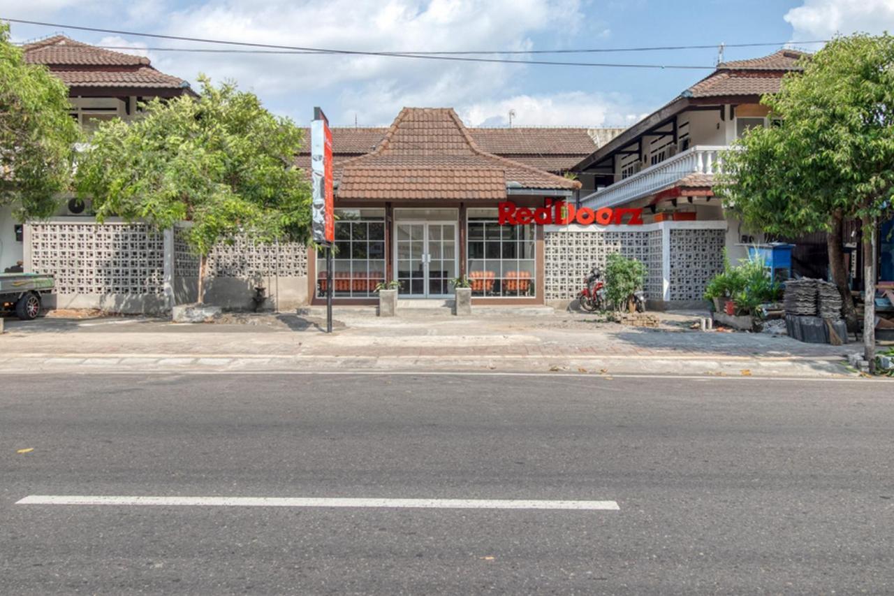 Hotel Reddoorz Near Malioboro Tugu Station Jogja 2 Yogyakarta Exterior foto